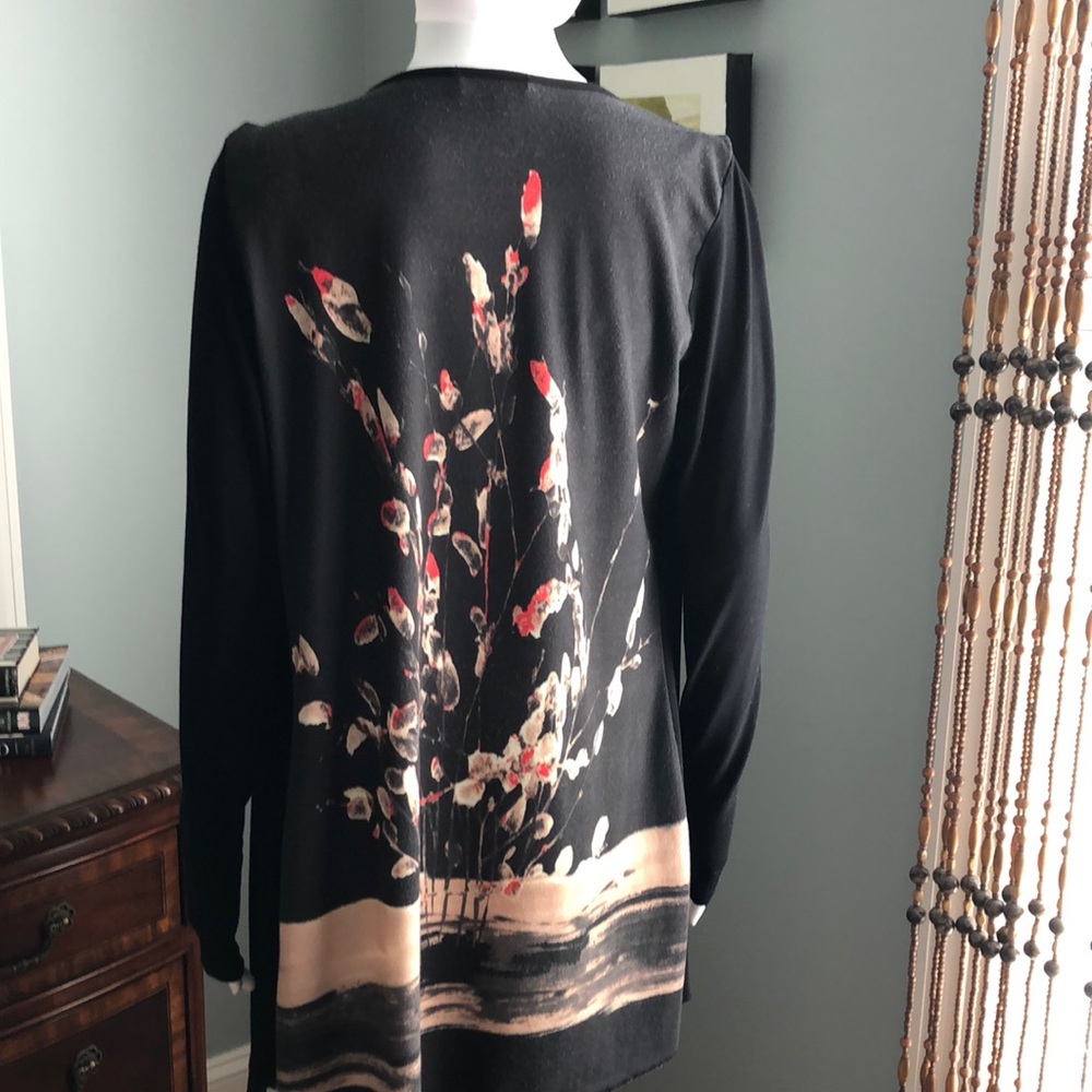 Open long black top with design of red/tan back